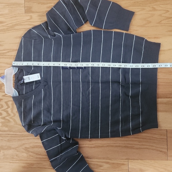GAP Men's Dark Gray Striped V-Neck Sweater Medium NwT - Picture 8 of 17